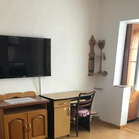 1 Apartment *