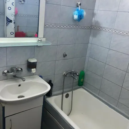 1 Apartment *